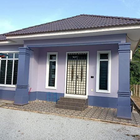 Ummi'S Homestay Kuala Besut Kampong Baru Exterior foto
