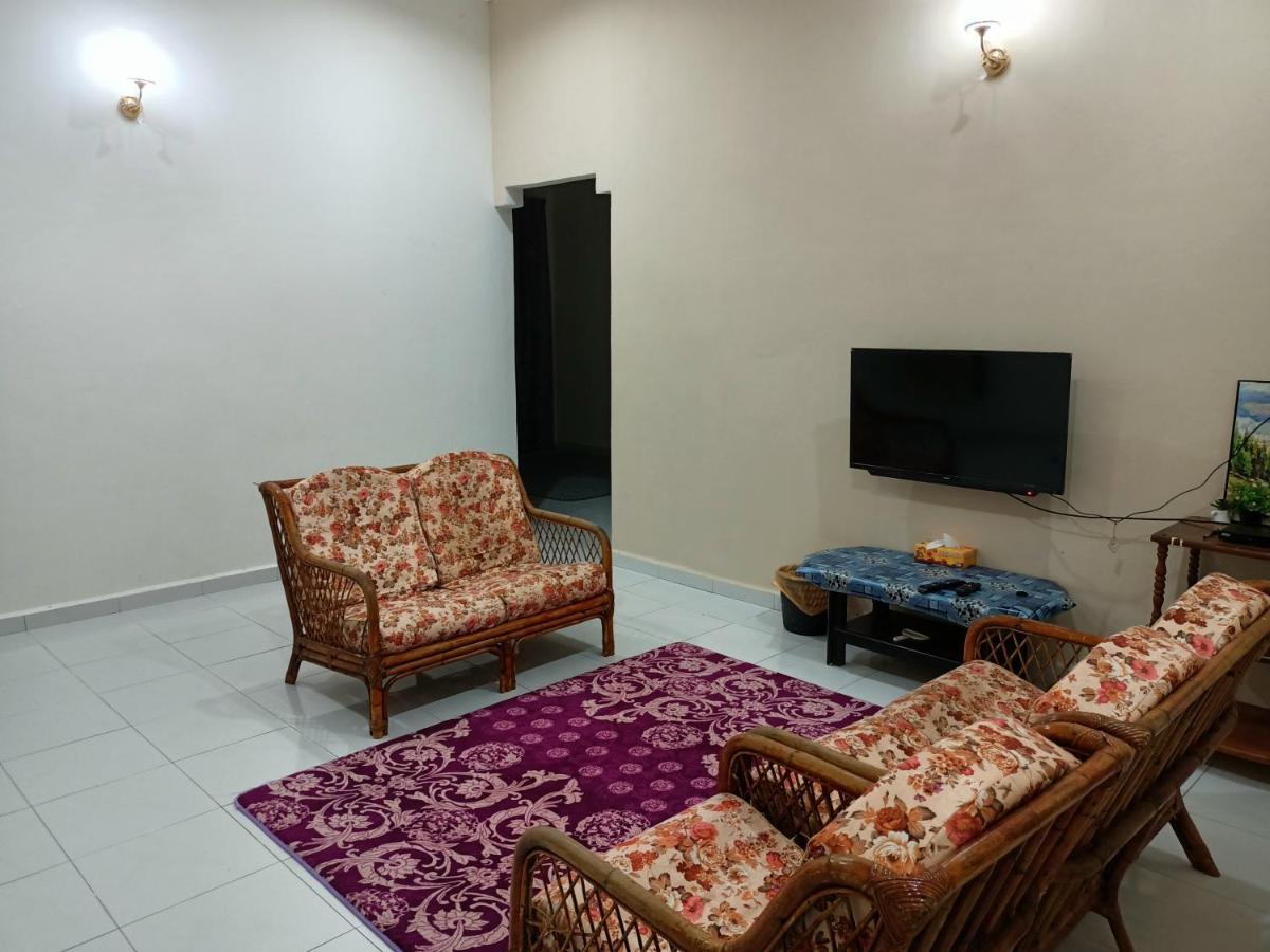 Ummi'S Homestay Kuala Besut Kampong Baru Exterior foto