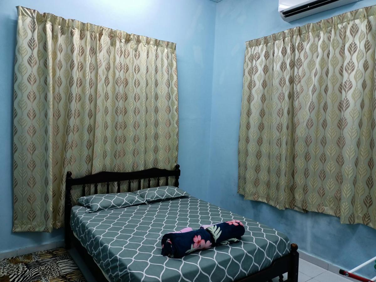Ummi'S Homestay Kuala Besut Kampong Baru Exterior foto