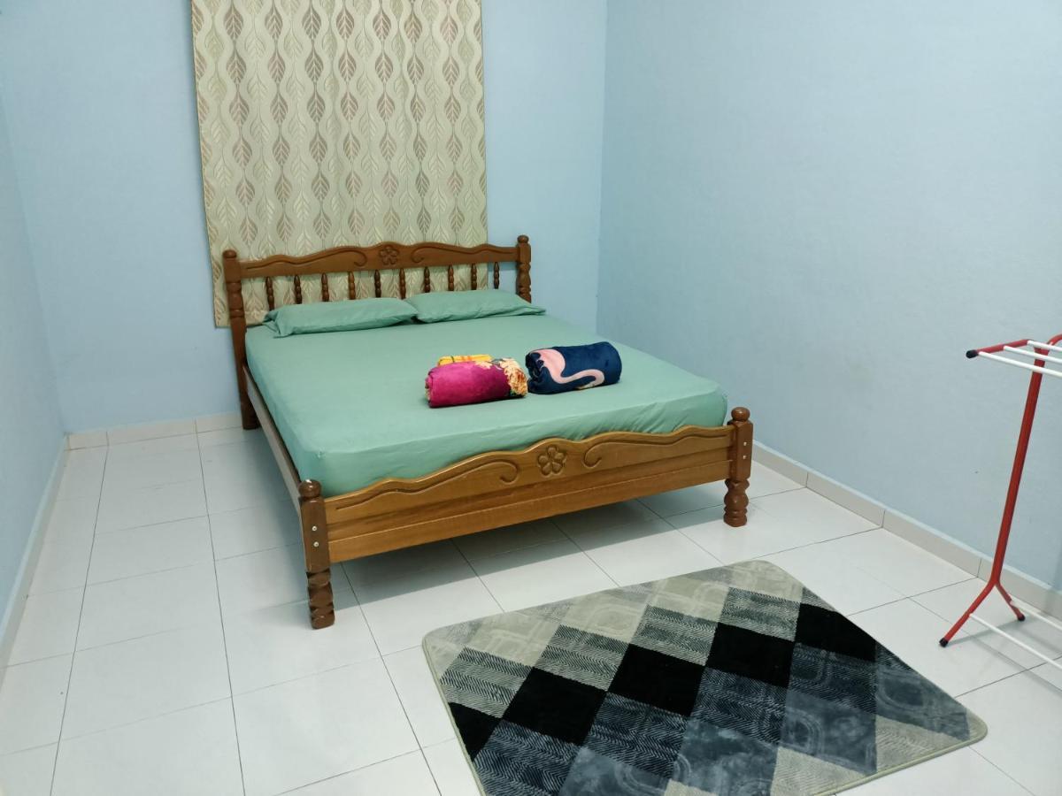 Ummi'S Homestay Kuala Besut Kampong Baru Exterior foto