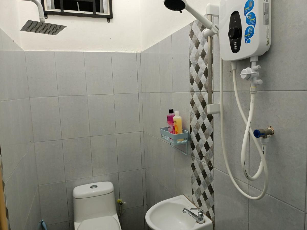 Ummi'S Homestay Kuala Besut Kampong Baru Exterior foto
